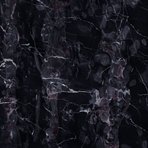 „Black Velvet” firmy Impress Decor to reprodukcja polerowanego kamienia komponująca się z tradycyjnymi dekorami drewnopodobnymi. Fot. Archiwum