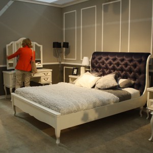 Na stoisku firmy Taranko można było obejrzeć łóżka z tapicerowanym wezgłowiem. Fot. Archiwum