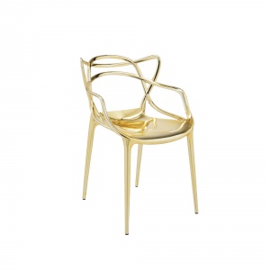 Krzesło Masters w kolorze złotym. Fot. Kartell