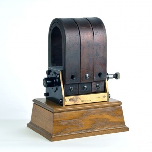 Zapłon elektromagnetyczny Bosch do samochodów osobowych, rok 1897. Fot. Serwis prasowy Bosch