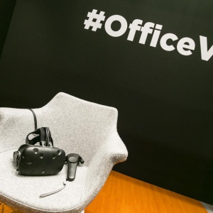 Aplikacja #OfficeVR wykorzystuje technologię rozszerzonej rzeczywistości. Fot. Grupa Nowy Styl