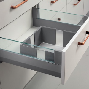 System szuflad „Moovit” firmy Häfele łączy estetykę z funkcjonalnością. Fot. Häfele