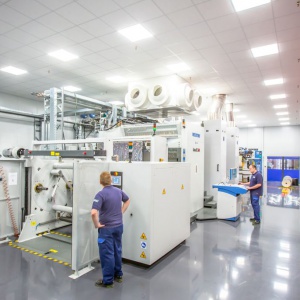 Maszyna do druku cyfrowego w fabryce firmy Interprint w Arnsbergu. Fot. Interprint 