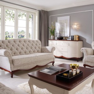 Klasyczna, pikowana sofa 