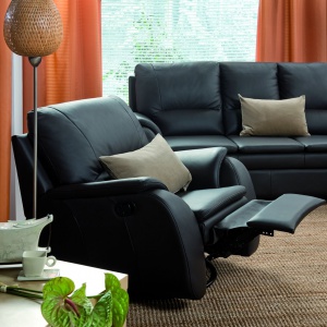 Fotel „Anturio” Vero Appartamenti dostępny jest w 3 wersjach: standard, z funkcją relaksu oraz z relaksem obrotowym i funkcją bujania. Fot. Vero Appartamenti