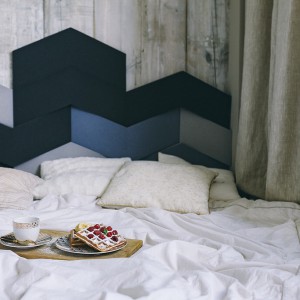 Sypialnia przed metamorfozą. Fot. Interiors Design Blog