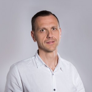 Arkadiusz Jasiński, ekspert mebli skrzyniowych w salonach Agata