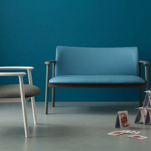 Niewielka sofa i krzesło 