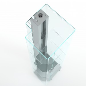 Witryna Solo to połączenie szkła z elementami metalowymi. Fot. Glass Italia