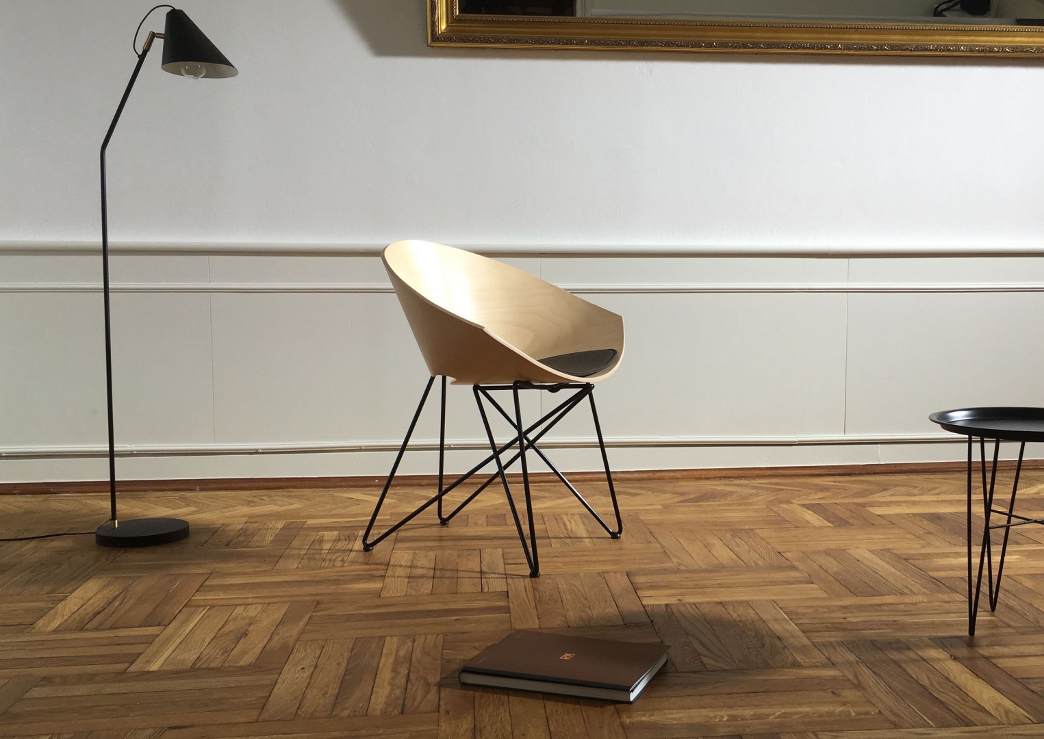 Krzesło RM 56 Wood marki Vzór. Projekt: Roman Modzelewski. Fot. Vzór