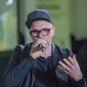 Tomasz Pągowski, projektant, designer, prowadzący program „Remont w 48h” na antenie Domo+ podczas Forum Dobrego Designu 2017 fot. PTWP