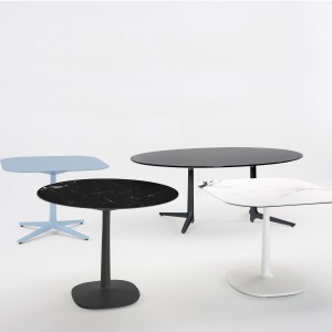 Stoliki Multiplo zaprojektował dla firmy Kartell Antonio Citterio. Fot. Kartell