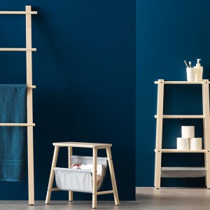 Seria wieszaków i miniregałów. Fot. IKEA