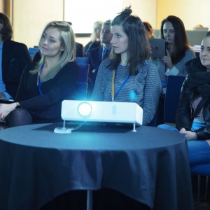 Panel dyskusyjny poświęcony trendom tkaninowym, odbywający się w ramach cyklu „Design. Tworzywo” na „4 Design Days”. Fot. Grupa PTWP