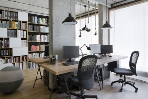 Ekologia i styl industrialny – zobacz wnętrza pracowni Tremend