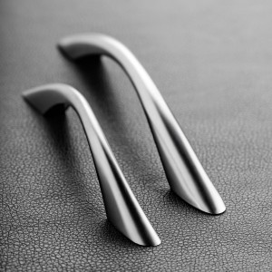 W 2018 roku nadal największą popularnością cieszą się uchwyty o prostych, minimalistycznych formach. Na zdjęciu: uchwyt „UZ 04” firmy GTV. Fot. GTV