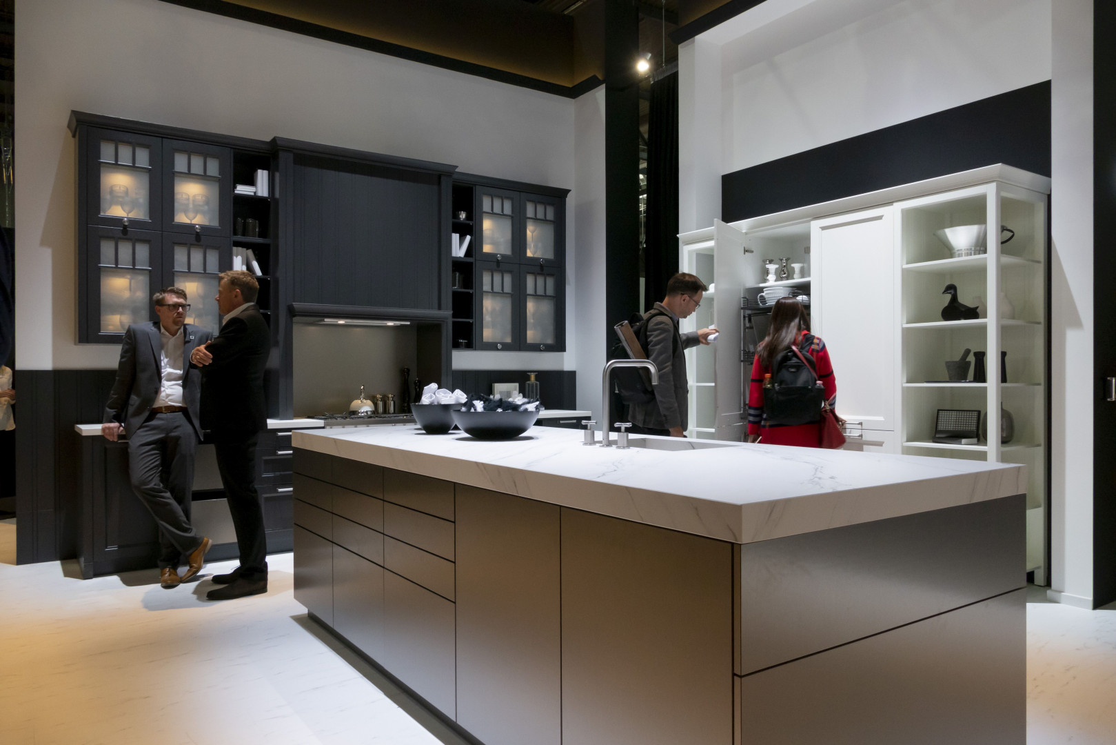 Выставка мебели Милан кухни