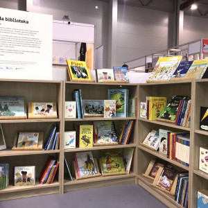 Maa biblioteka. na targach książki w Krakowie. Fot. IKEA