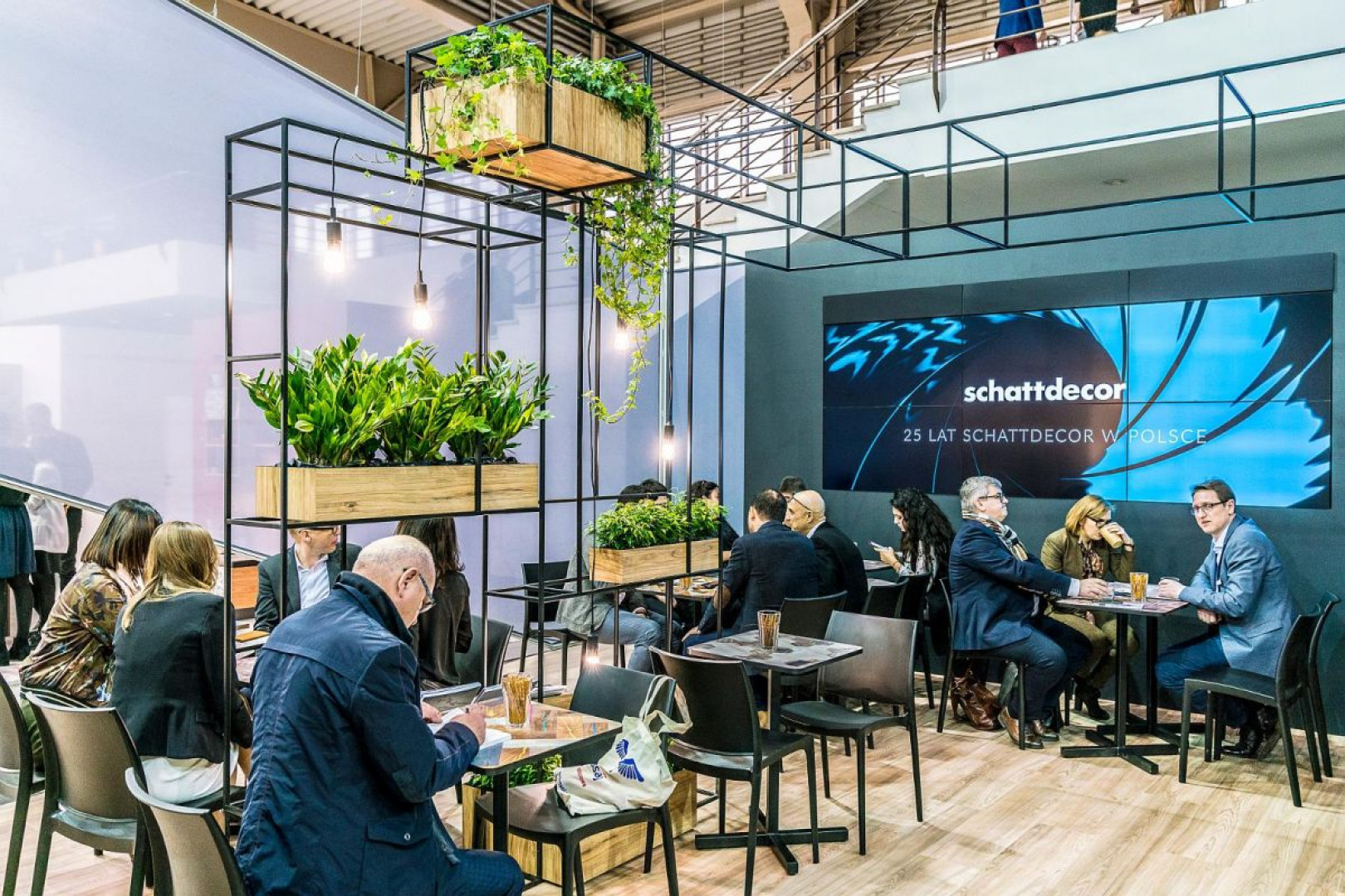 Podczas tegorocznych targów arena Design Schattdecor zaprezentował trendy i nowości w postaci kolekcji składającej się z wyselekcjonowanych hitów wzorniczych – Decor Selection. Fot. Tomasz Siuda/Schattdecor