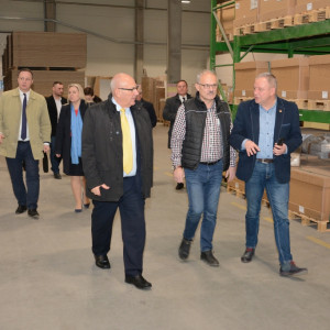 Spotkanie w fabryce mebli Szynaka w Nowym Mieście Lubawskim. Fot. WMSSE