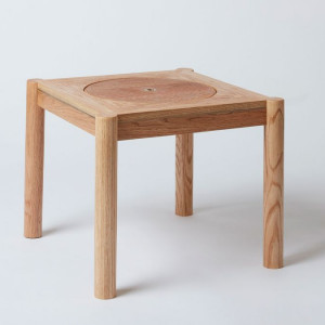 Stolik „Companion Table”. Projekt: Paul Wones. Fot. Ben Tynegate/AHEC