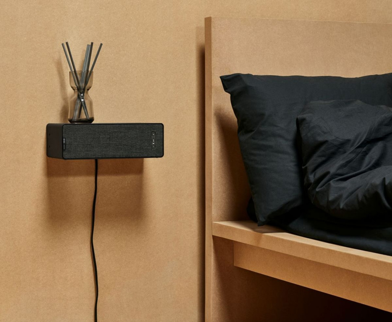 Pierwsze produkty z kolekcji Symfonisk - efekty współpracy firm IKEA i Sonos. Fot. IKEA