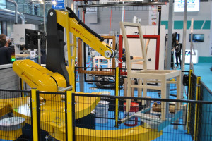 Czy roboty pomogą meblarzom?