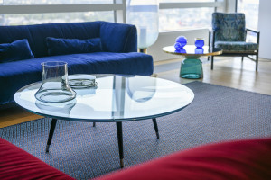 Apartament pokazowy z designerskimi meblami