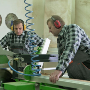 Warsztat marki Swallow’s Tail Furniture, gdzie powstaje krzesło projektu Tomka Rygalika. Fot. AHEC