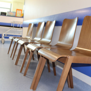 Krzesła Link marki Paged Meble w krakowskim szpitalu. Fot. Paged Meble
