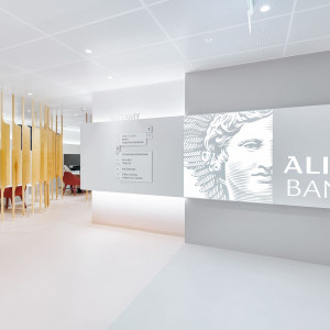 Projekt wnętrz oddziału Alior Banku autorstwa Roberta Majkuta