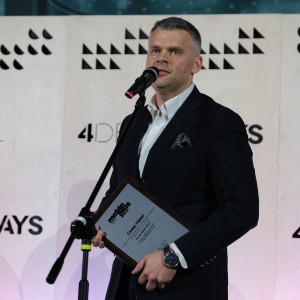 Nagrodę w imieniu firmy Center Mebel odebrał jej prezes, Grzegorz Kurak