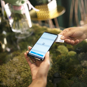 Terminal płatniczy w aplikacji mobilnej dla przedsiębiorców. Fot. Samsung